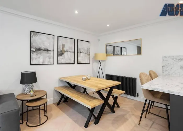 Modern Edinburgh 2 Bed Residence
